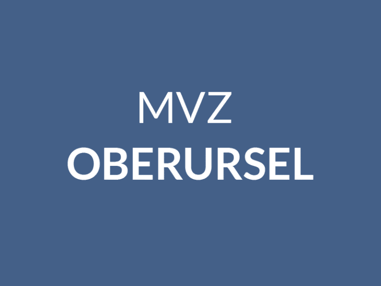 Weißer Text auf blauem Hintergrund zeigt "MVZ OBERURSEL" in einer einfachen, serifenlosen Schrift.